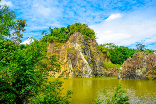 Little Guilin Lake Park in Singapore