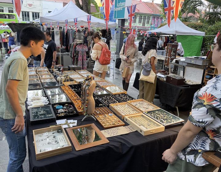 flea-markets-singapore-the-retro-factory