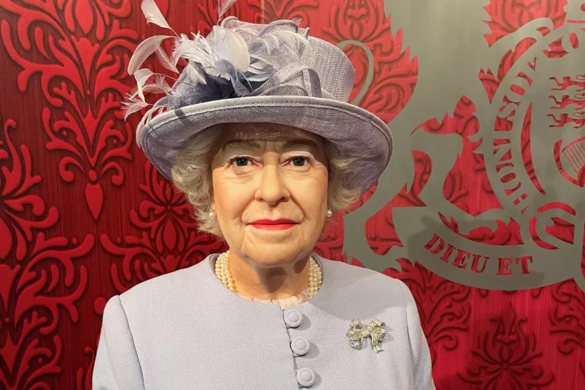 madame-tussaud-singapore-queen-elizabeth